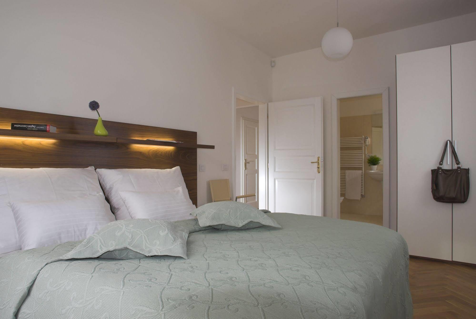 Residence Karlova Прага Екстериор снимка